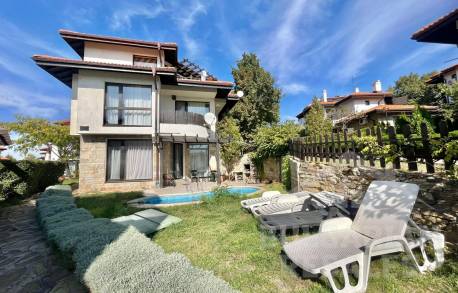 Семеен таунхаус къща с камина в луксозен комплекс - Снимка 1