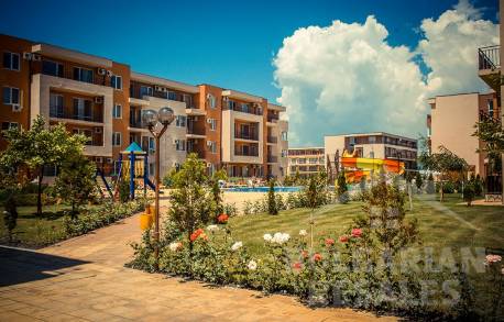 Уютно студио в комплекс с хубава територия - Снимка 4