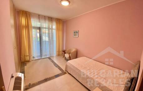 Къща с 4 спални в ексклузивен район на курорта - Снимка 11