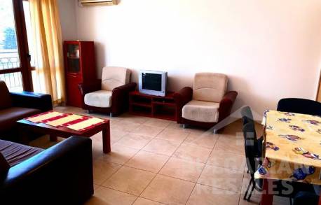 Two-bedroom apartment in an apartment complex without a swimming pool - Photo 3