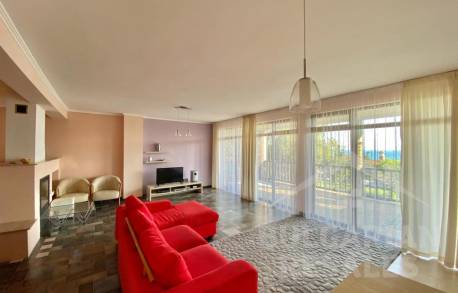 Къща с 4 спални в ексклузивен район на курорта - Снимка 4