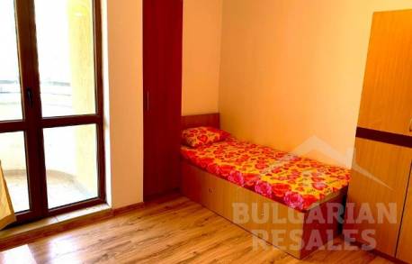 Two-bedroom apartment in an apartment complex without a swimming pool - Photo 12