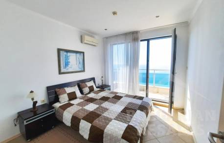 Luxury home with a pool and beach access - Photo 42