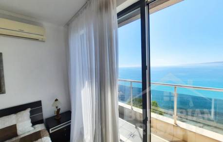 Luxury home with a pool and beach access - Photo 41