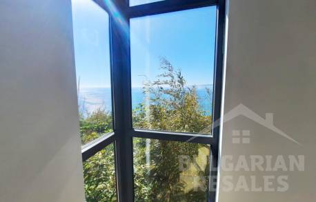 Luxury home with a pool and beach access - Photo 33