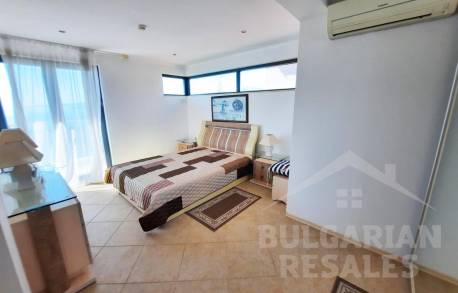 Luxury home with a pool and beach access - Photo 24