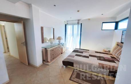 Luxury home with a pool and beach access - Photo 21