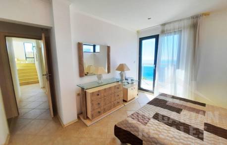 Luxury home with a pool and beach access - Photo 20