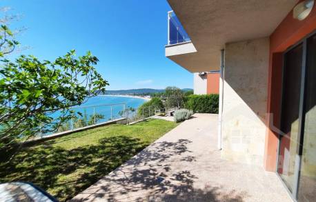 Luxury home with a pool and beach access - Photo 11