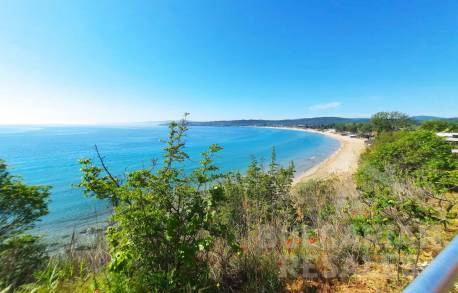 Luxury home with a pool and beach access - Photo 10