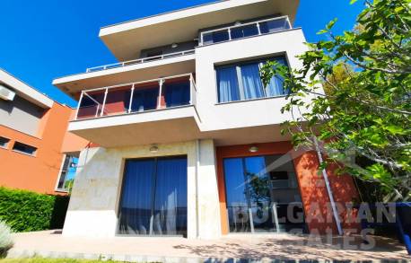 Luxury home with a pool and beach access - Photo 6