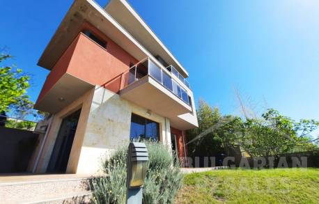 Luxury home with a pool and beach access - Photo 3