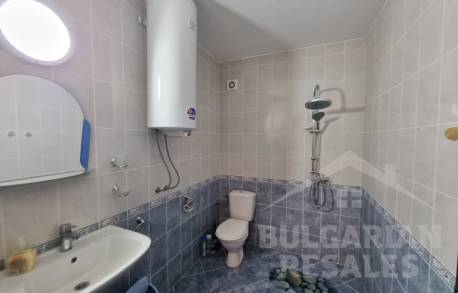 Inexpensive two-bedroom apartment in a good neighborhood - Photo 8