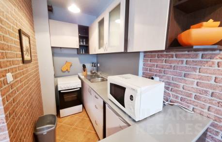 Inexpensive two-bedroom apartment in a good neighborhood - Photo 2