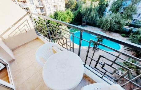 Красиво студио с изглед към басейна в прекрасен район на Слънчев бряг - Снимка 2