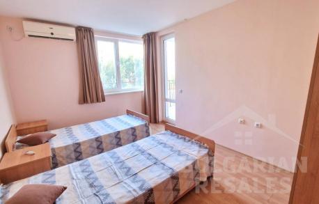 Апартамент с две спални на брега на морето с изглед към планината - Снимка 8