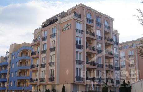 Апартамент в Rainbow 4 - Снимка 1