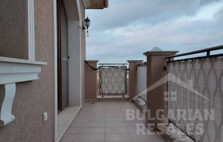 Къща с басейн в елитно вилно селище в България - Снимка 13