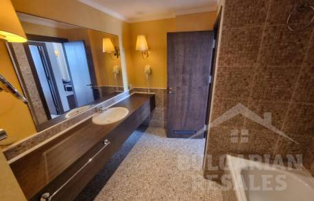 Красив апартамент с една спалня и гледка към морето в елитен комплекс - Снимка 16