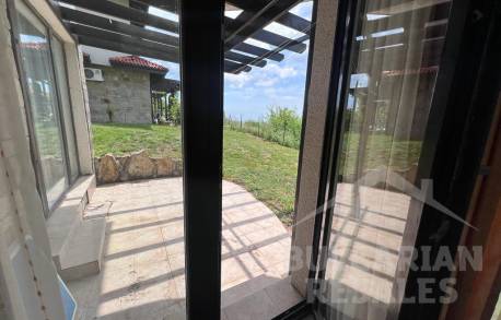 Апартамент с две спални и тераса с достъп до терена - Снимка 4