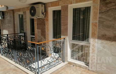 Красиво обзаведен апартамент в луксозен комплекс - Снимка 8