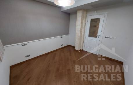 Къща с басейн в елитно вилно селище в България - Снимка 14