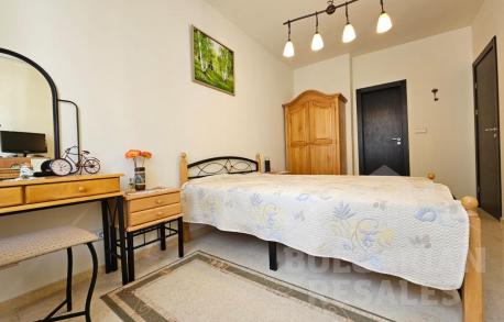 Луксозен апартамент с гледка към морето и басейн на първа линия в Свети Влас - Снимка 13