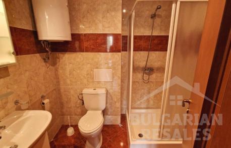 Апартамент с две спални на брега на морето с изглед към планината - Снимка 12