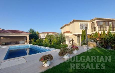 Луксозна къща с 4 спални в луксозния комплекс Victoria Royal Garden - Снимка 6