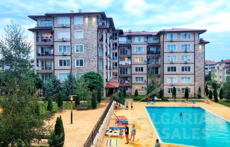 Голям апартамент с една спалня и гледка към морето - Снимка 13