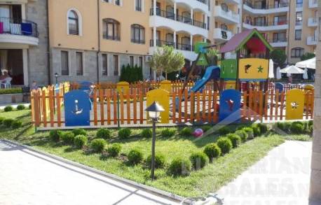 Výhľad na bazén, apartmán v prestížnom rezortnom komplexe - Фото17