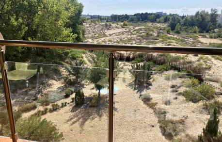 просторный апартамент в 30 метрах от пляжа - Фото 1