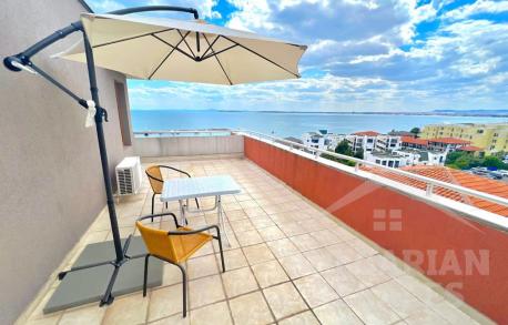 Byt s obrovskou terasou s výhľadom na more v meste Sveti Vlas - Фото1