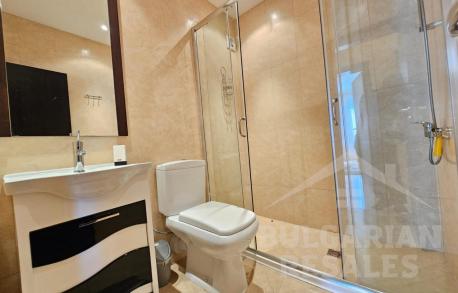 Луксозен апартамент с гледка към морето и басейн на първа линия в Свети Влас - Снимка 17