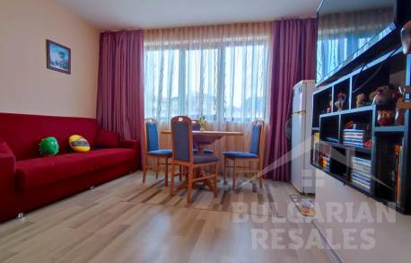 Обзаведен апартамент с частична гледка към морето - Снимка 2