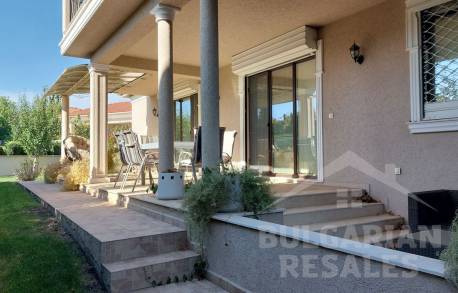 Луксозна къща с 4 спални в луксозния комплекс Victoria Royal Garden - Снимка 8