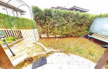 Двуетажен таунхаус с три спални за продажба в Кошарица - Снимка 17