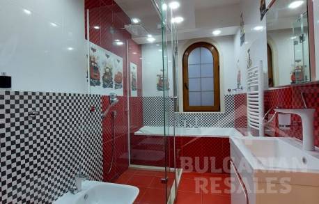 Къща с басейн в елитно вилно селище в България - Снимка 16