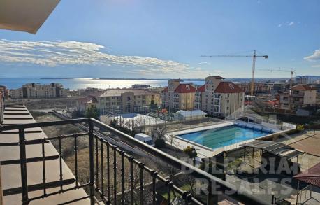 Просторен апартамент с панорамна гледка към морето в Свети Влас на разсрочено плащане - Снимка 2