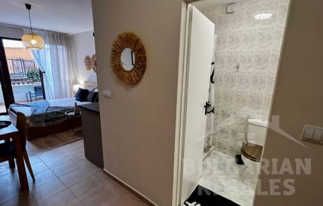 Первая линия! Студия с хорошей мебелью, вид на бассейн - Фото 5