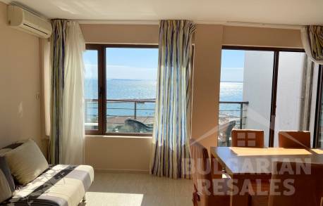 Уютен апартамент с две спални и гледка към морето - Снимка 4