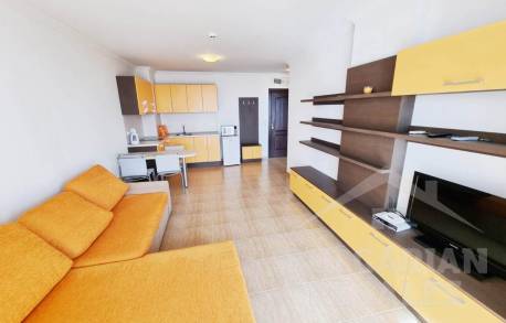 Апартамент с гледка към морето в луксозния комплекс Caprice - Снимка 2