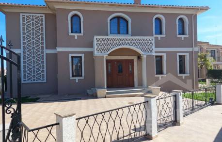 Къща с басейн в елитно вилно селище в България - Снимка 20