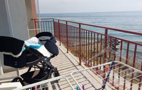 Невероятно красива гледка! Апартамент в непосредствена близост до плажа - Снимка 12