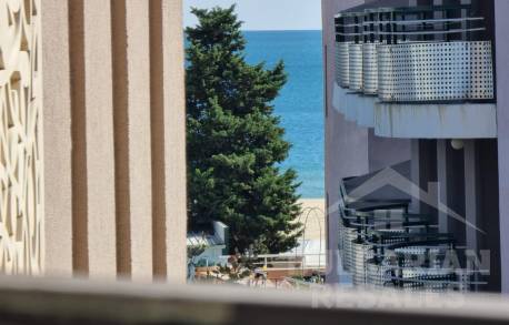 Апартаменты в люкс комплексе с видом на бассейн и море - Фото13