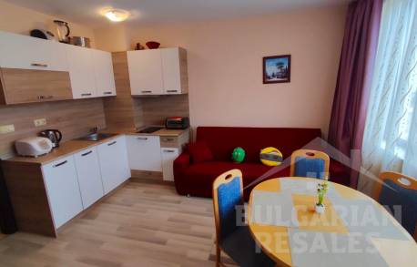 Обзаведен апартамент с частична гледка към морето - Снимка 3