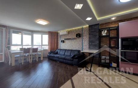 Апартамент с три спални на отлична локация в близост до парк и плаж - Снимка 3