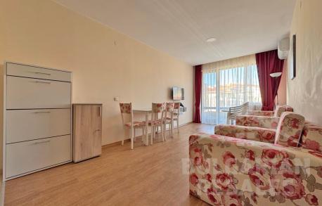 First line! One-bedroom apartment in the Premier Fort Beach complex - Photo 5