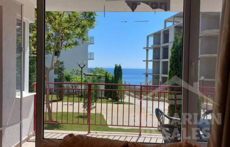 Prízemný byt s výhľadom na more v komplexe prvej línie - Фото2