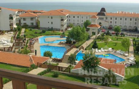 Апартамент в комплекс с луксозен терен - Снимка 14